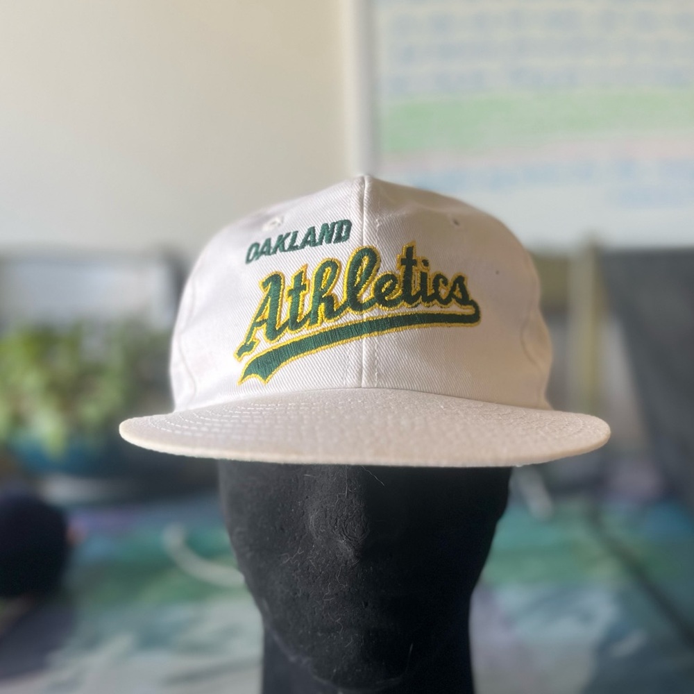 Vintage Oakland Athletics flat bill baseball hat cap. Adjustable.